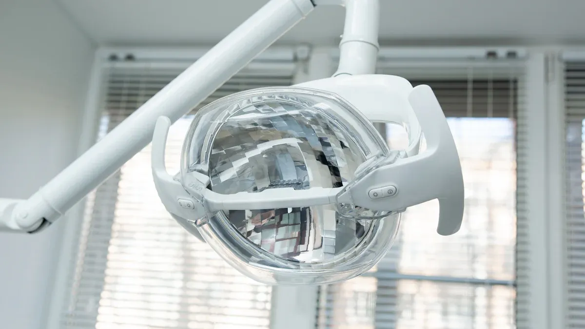 Суштински совети за одржување и чистење на медицинската опрема за осветлување